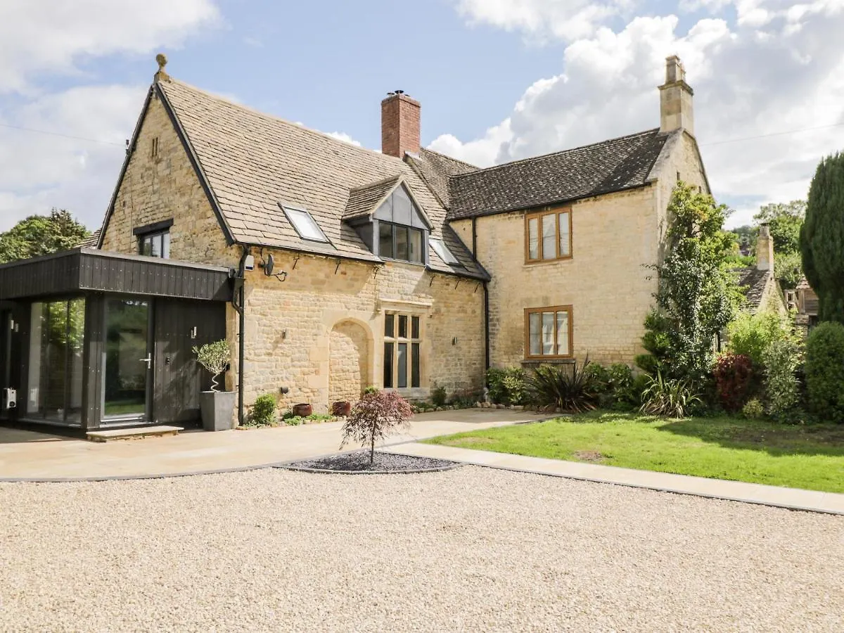 Suncroft Villa Cheltenham Holiday home